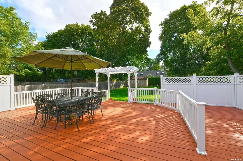 185 Maple Avenue Smithtown NY 11787