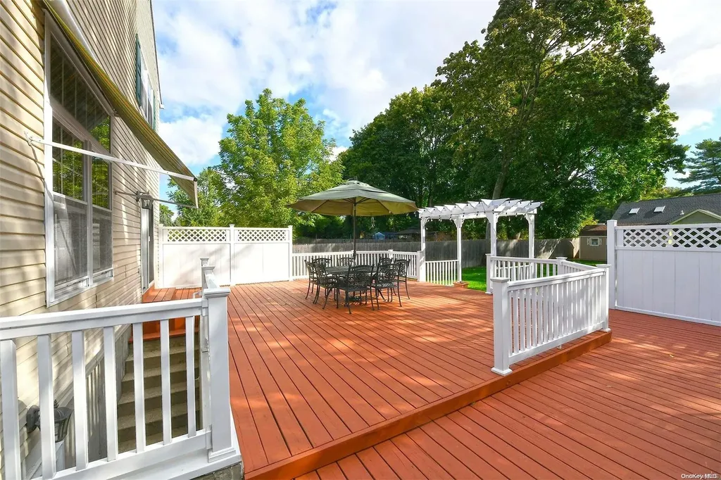 185 Maple Avenue Smithtown NY 11787