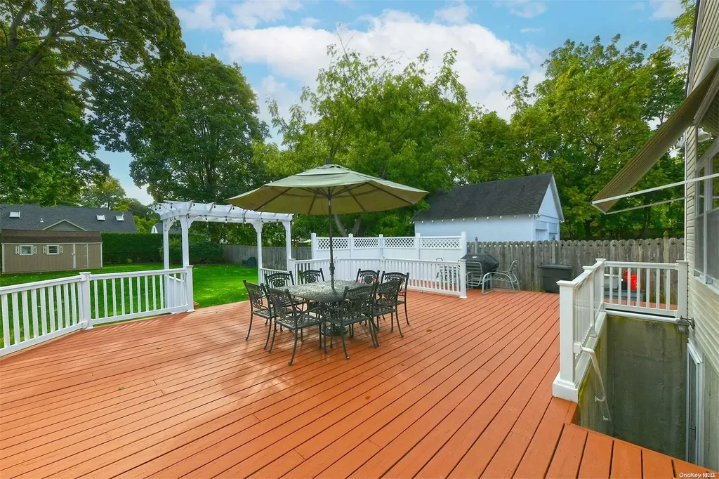 185 Maple Avenue Smithtown NY 11787
