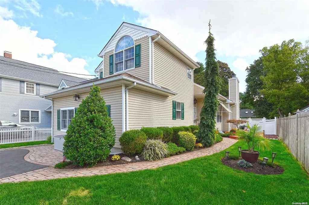 185 Maple Avenue Smithtown NY 11787