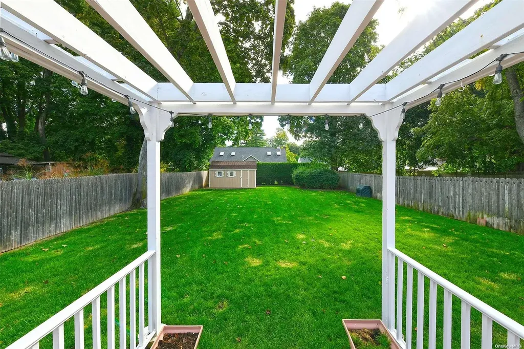 185 Maple Avenue Smithtown NY 11787