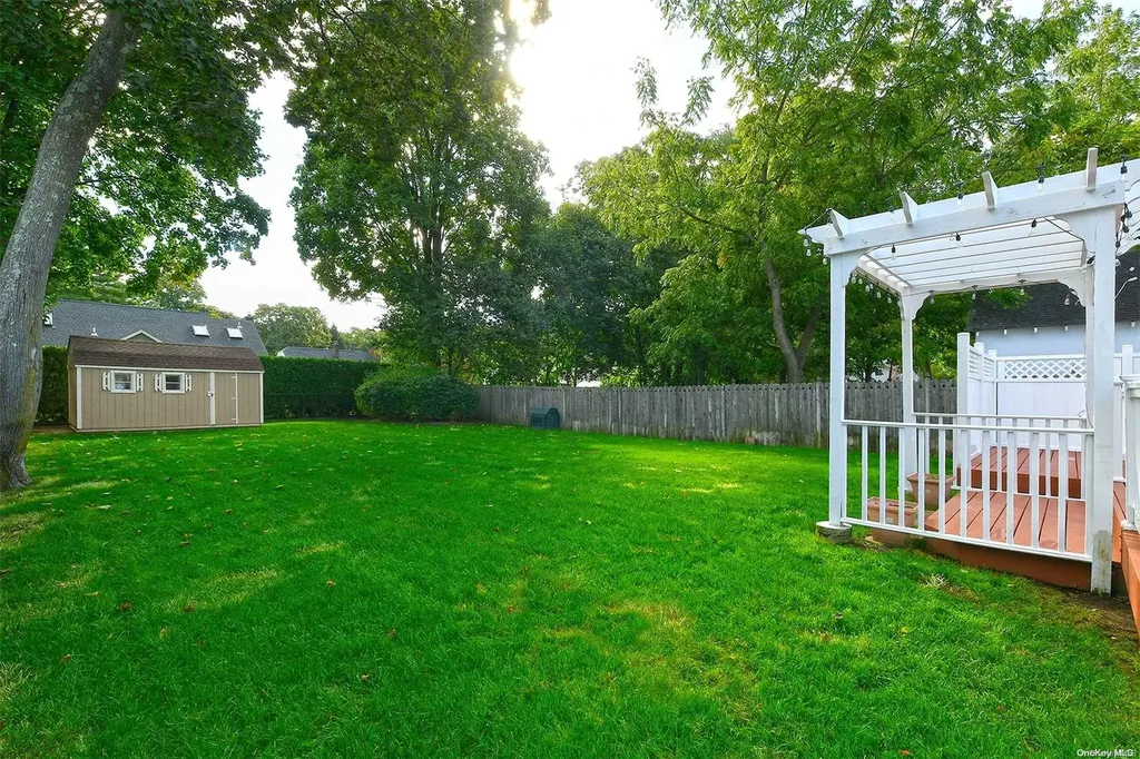 185 Maple Avenue Smithtown NY 11787