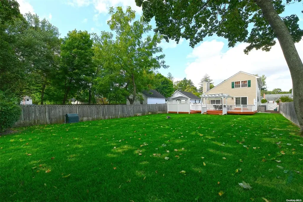 185 Maple Avenue Smithtown NY 11787
