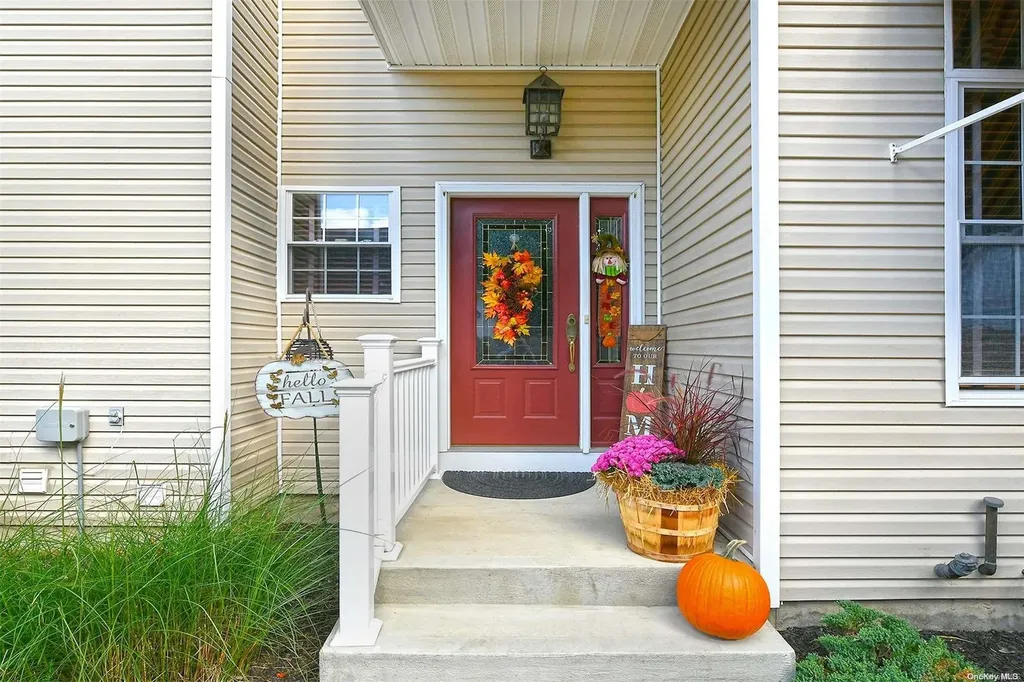 185 Maple Avenue Smithtown NY 11787