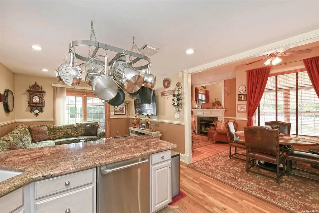 185 Maple Avenue Smithtown NY 11787