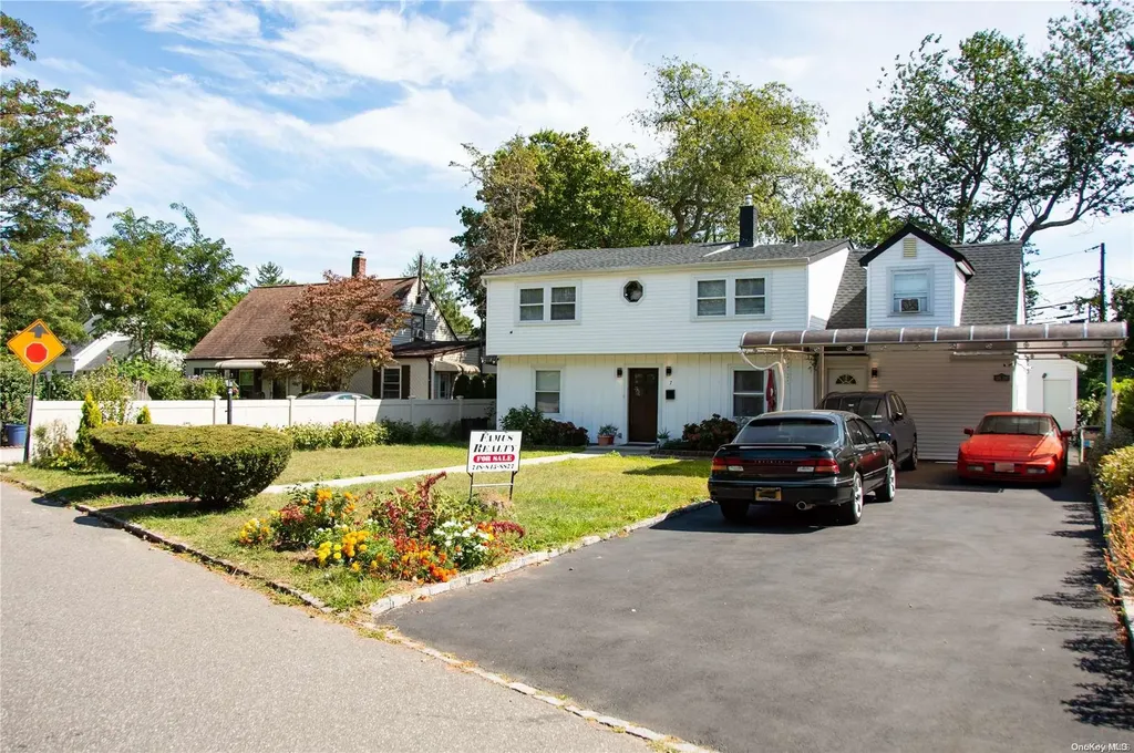 7 Arbor Lane Westbury NY 11590