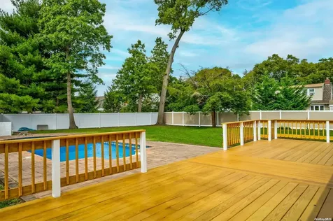 6 Westwood Drive North Babylon NY 11703