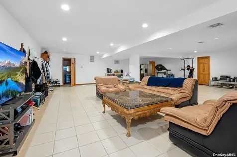 64-16 211th Street Oakland Gardens NY 11364