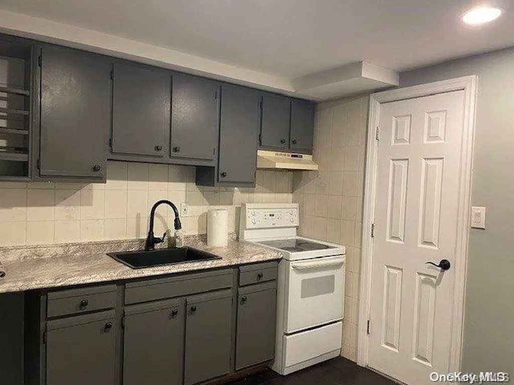 303 33rd Street Lindenhurst NY 11757