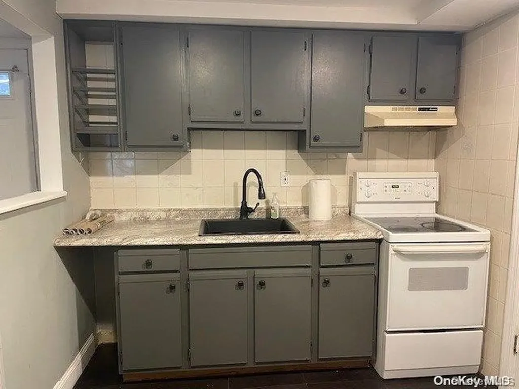 303 33rd Street Lindenhurst NY 11757
