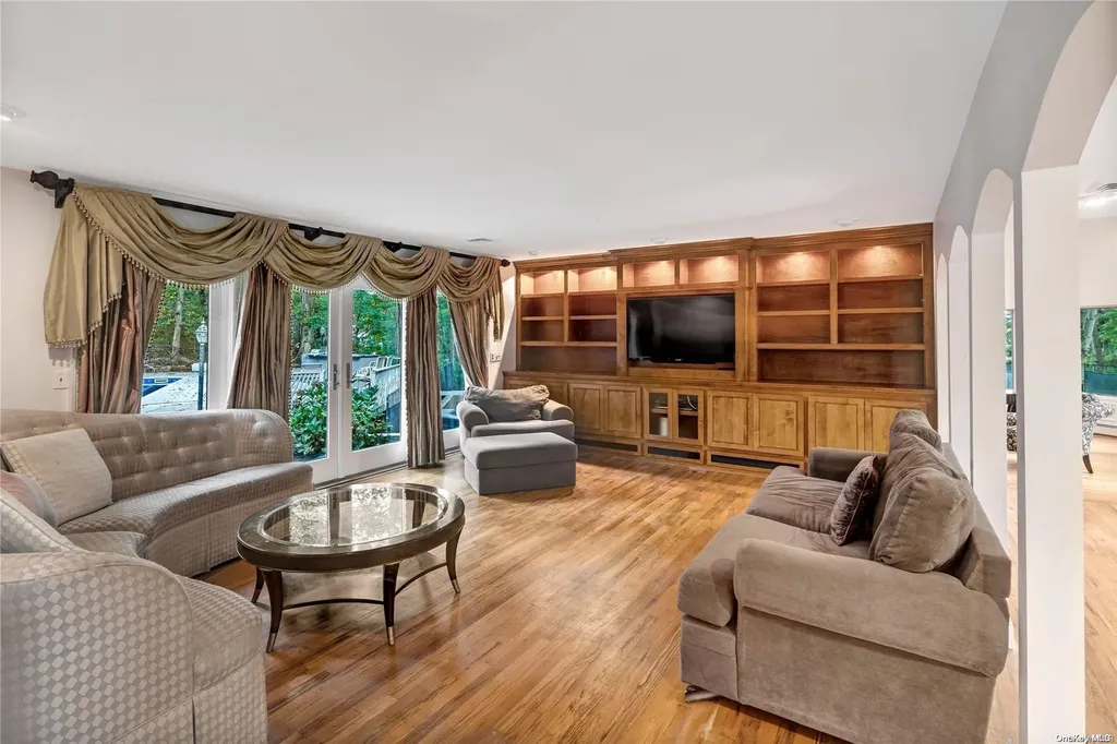 15 Chablis Drive Dix Hills NY 11746