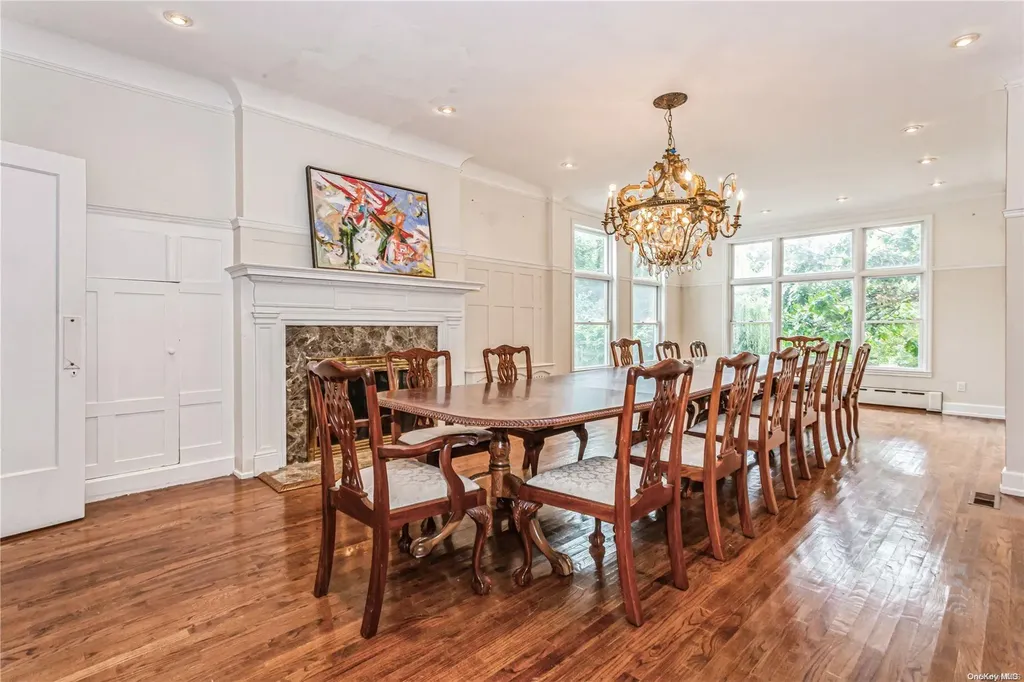 285 Ocean Avenue Lawrence NY 11559
