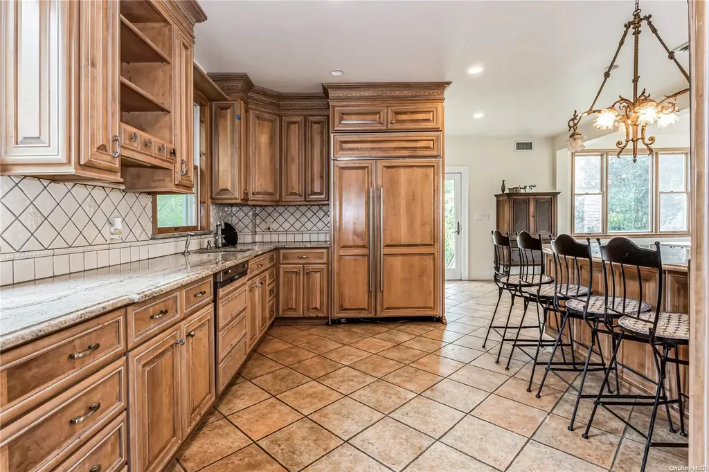 285 Ocean Avenue Lawrence NY 11559