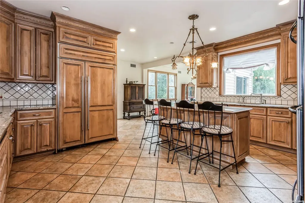 285 Ocean Avenue Lawrence NY 11559