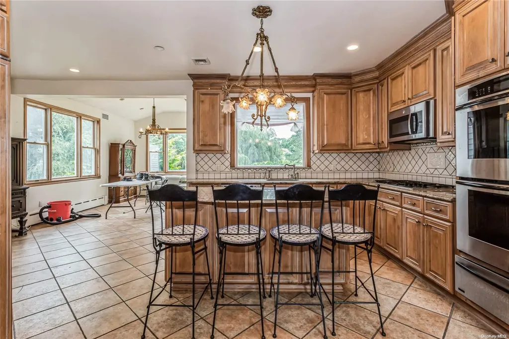 285 Ocean Avenue Lawrence NY 11559