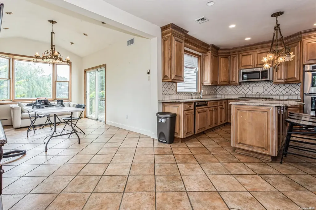 285 Ocean Avenue Lawrence NY 11559