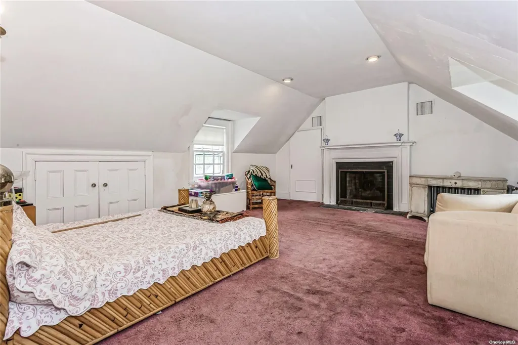 285 Ocean Avenue Lawrence NY 11559