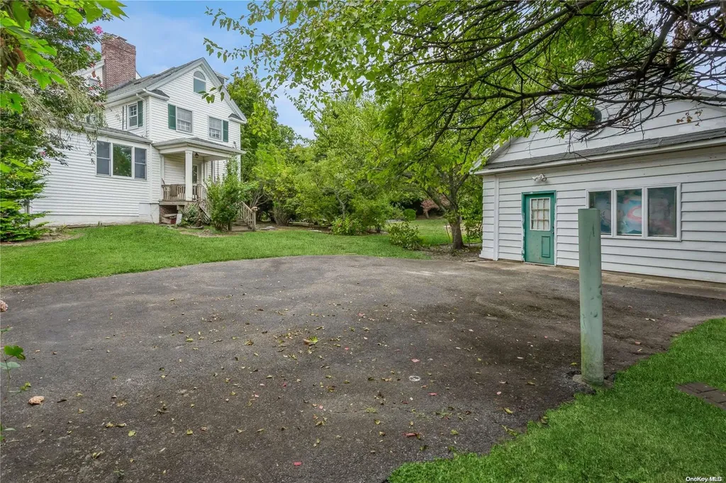 285 Ocean Avenue Lawrence NY 11559
