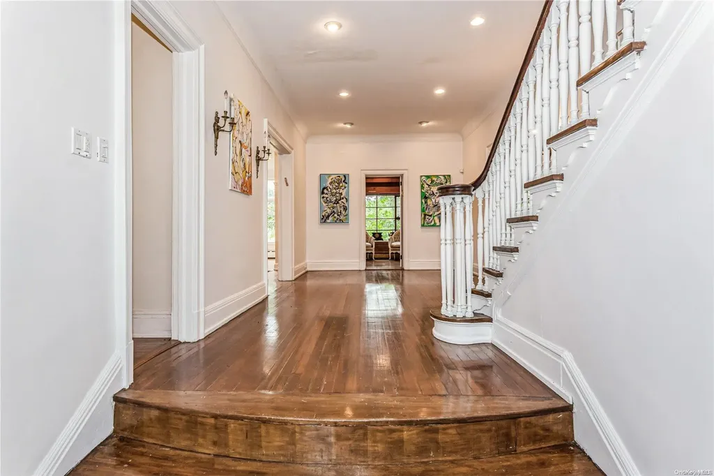 285 Ocean Avenue Lawrence NY 11559