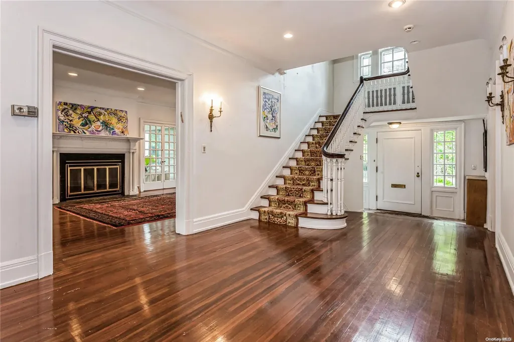 285 Ocean Avenue Lawrence NY 11559