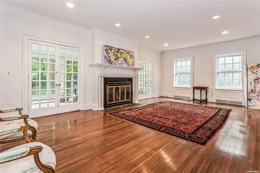 285 Ocean Avenue Lawrence NY 11559