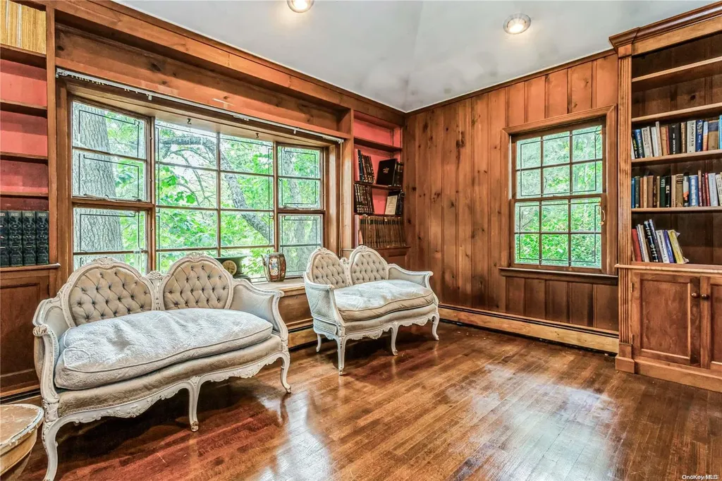 285 Ocean Avenue Lawrence NY 11559