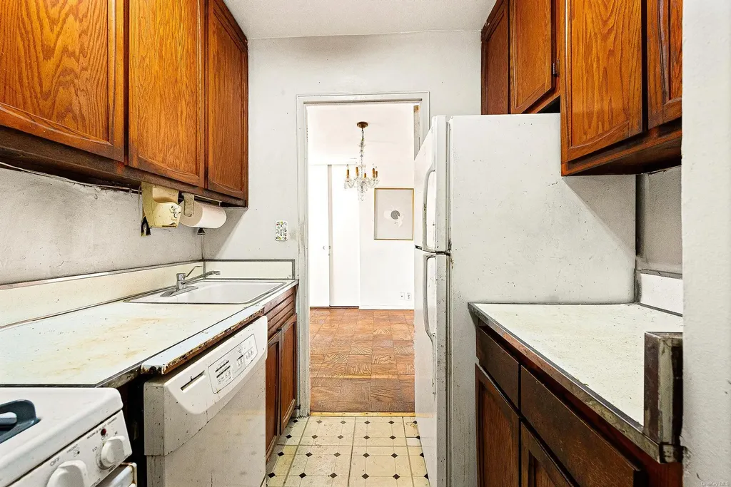 70-25 Yellowstone Boulevard Forest Hills NY 11375