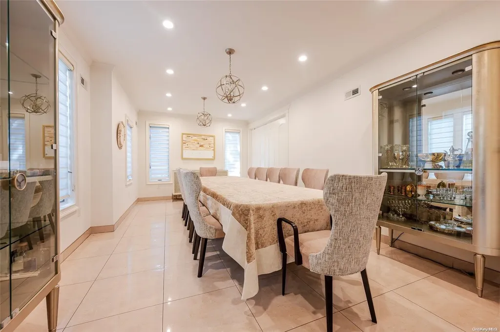 425 Cedarhurst Avenue Cedarhurst NY 11516