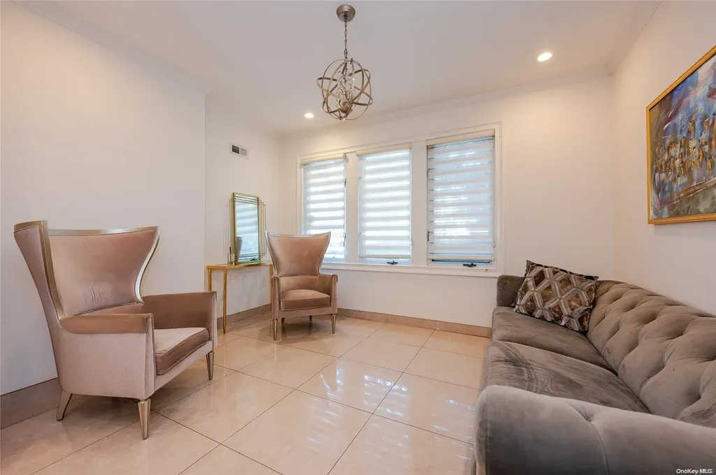 425 Cedarhurst Avenue Cedarhurst NY 11516