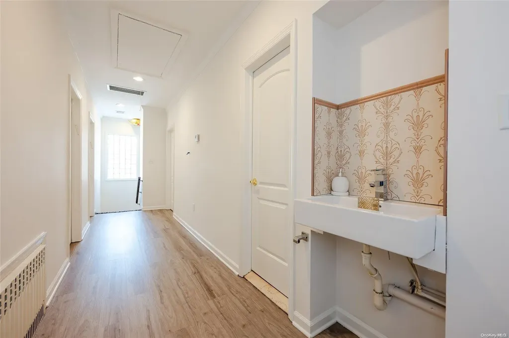 425 Cedarhurst Avenue Cedarhurst NY 11516
