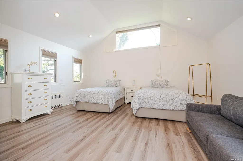 425 Cedarhurst Avenue Cedarhurst NY 11516