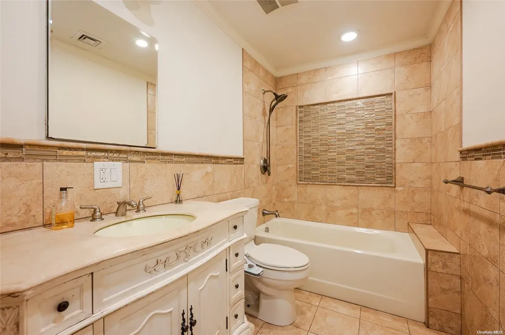 425 Cedarhurst Avenue Cedarhurst NY 11516