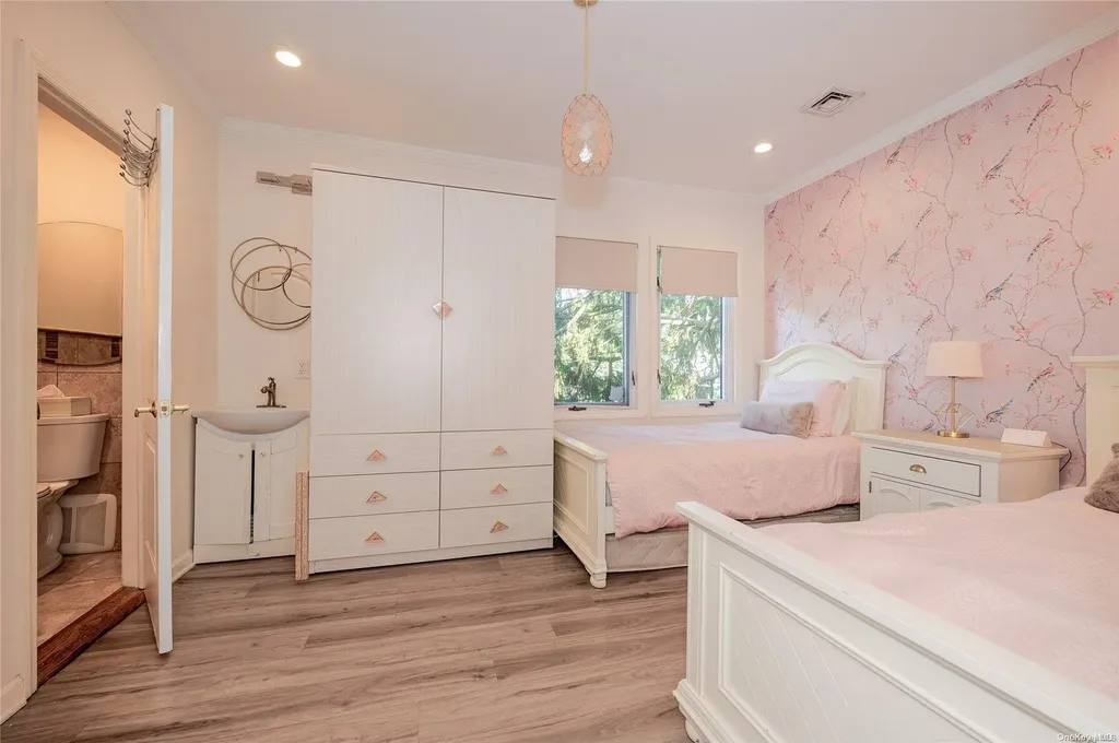 425 Cedarhurst Avenue Cedarhurst NY 11516