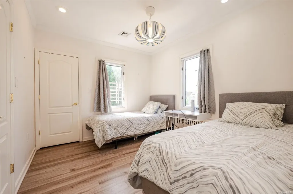 425 Cedarhurst Avenue Cedarhurst NY 11516