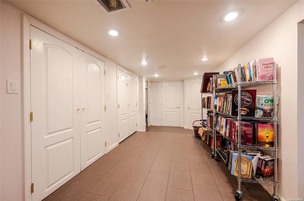 425 Cedarhurst Avenue Cedarhurst NY 11516