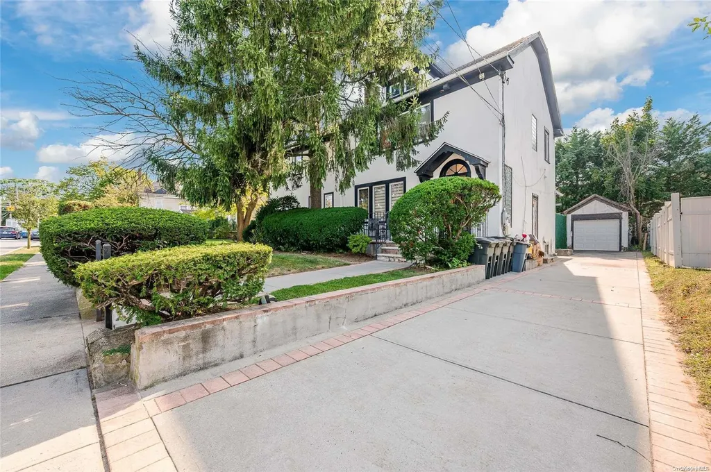425 Cedarhurst Avenue Cedarhurst NY 11516