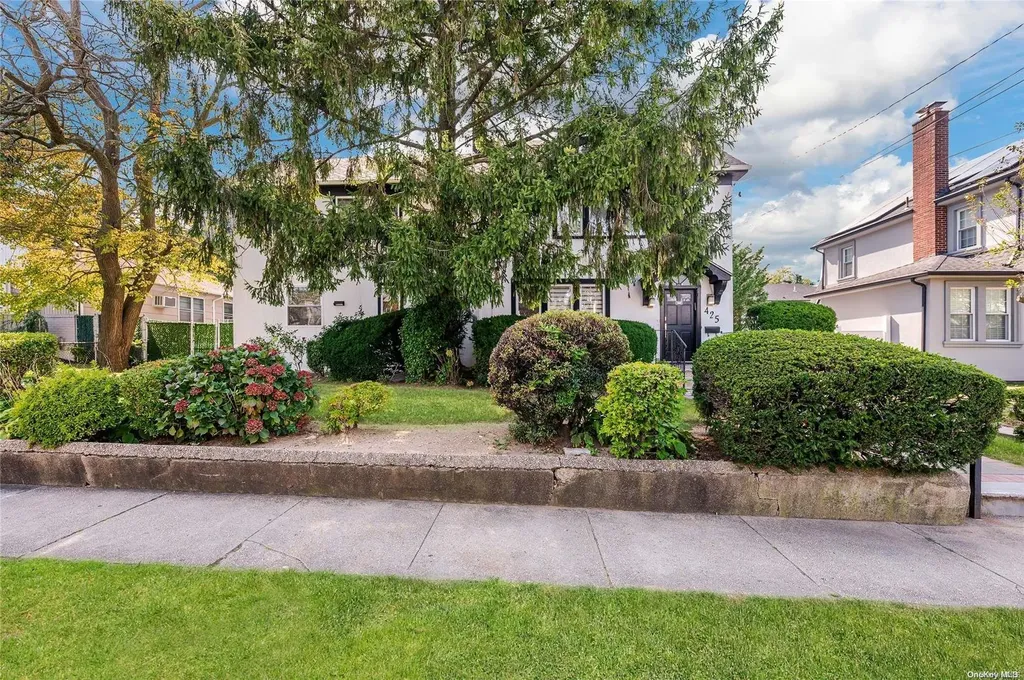 425 Cedarhurst Avenue Cedarhurst NY 11516