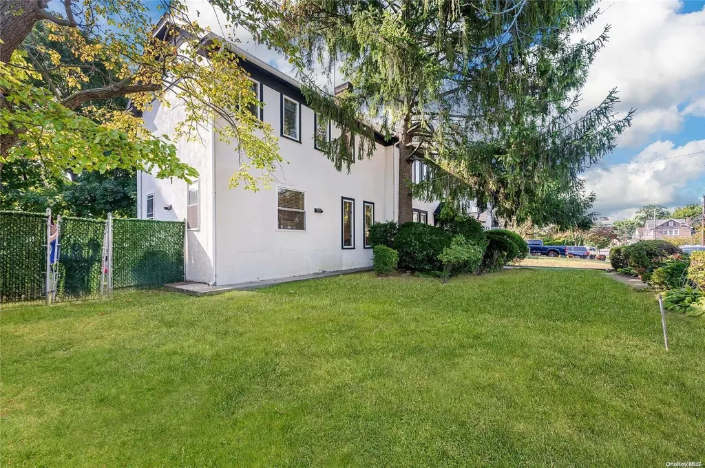 425 Cedarhurst Avenue Cedarhurst NY 11516