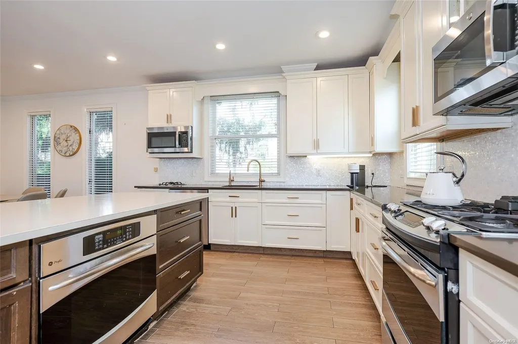 425 Cedarhurst Avenue Cedarhurst NY 11516
