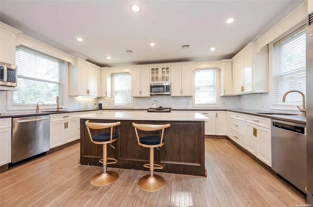 425 Cedarhurst Avenue Cedarhurst NY 11516