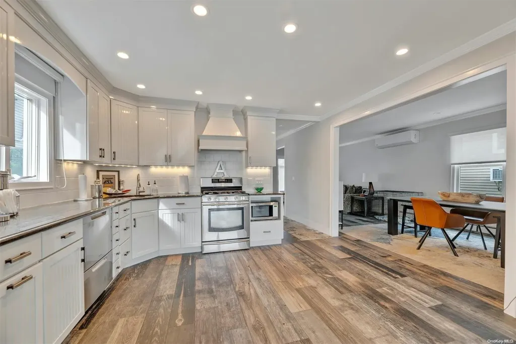 511 Venetian Boulevard Lindenhurst NY 11757