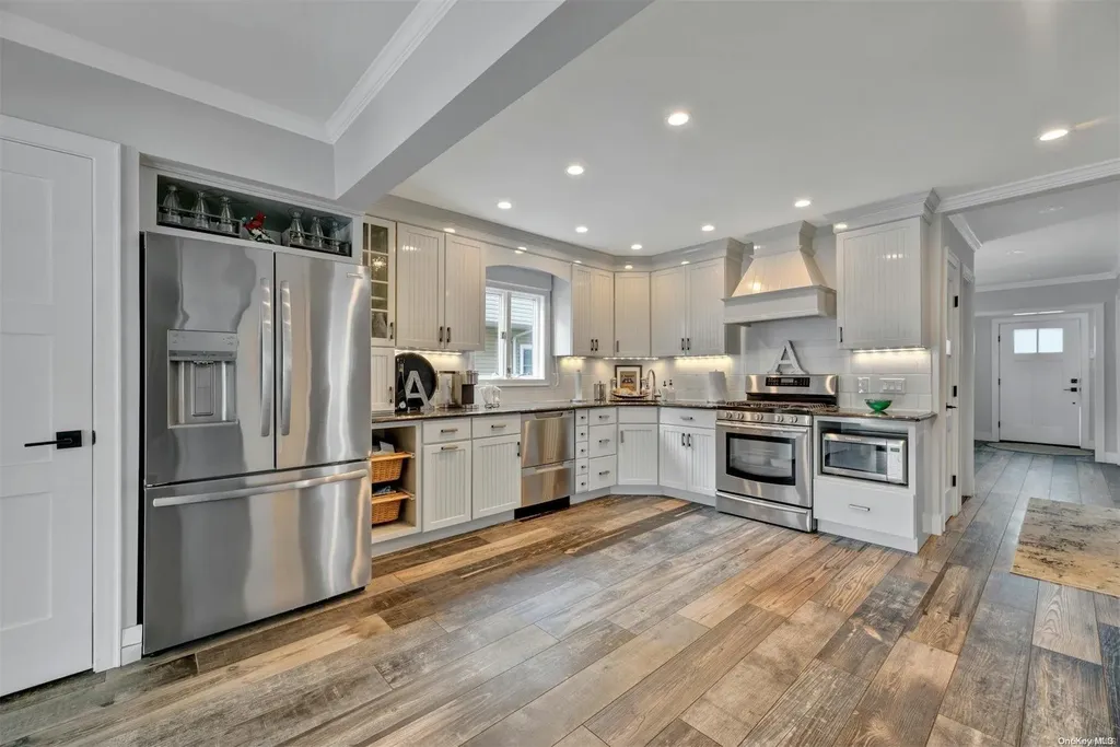 511 Venetian Boulevard Lindenhurst NY 11757