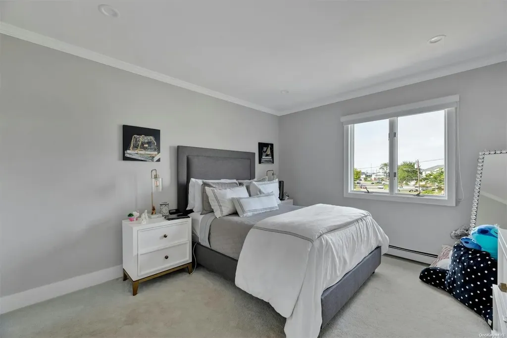 511 Venetian Boulevard Lindenhurst NY 11757