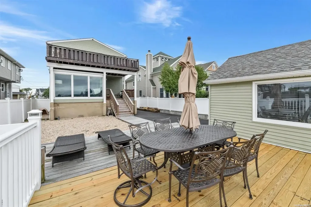 511 Venetian Boulevard Lindenhurst NY 11757