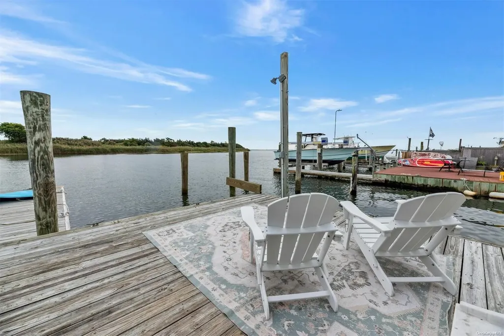 511 Venetian Boulevard Lindenhurst NY 11757