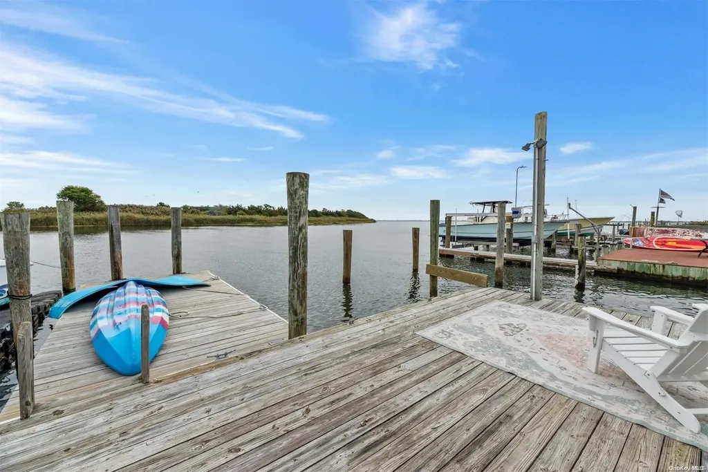 511 Venetian Boulevard Lindenhurst NY 11757