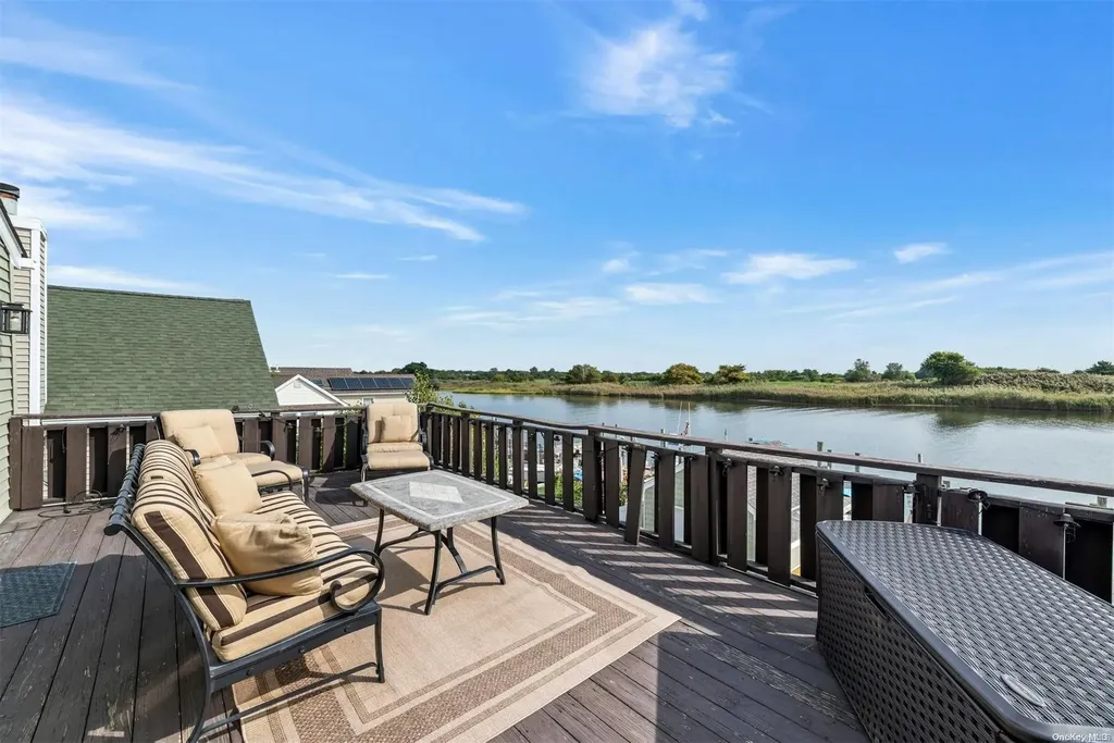 511 Venetian Boulevard Lindenhurst NY 11757