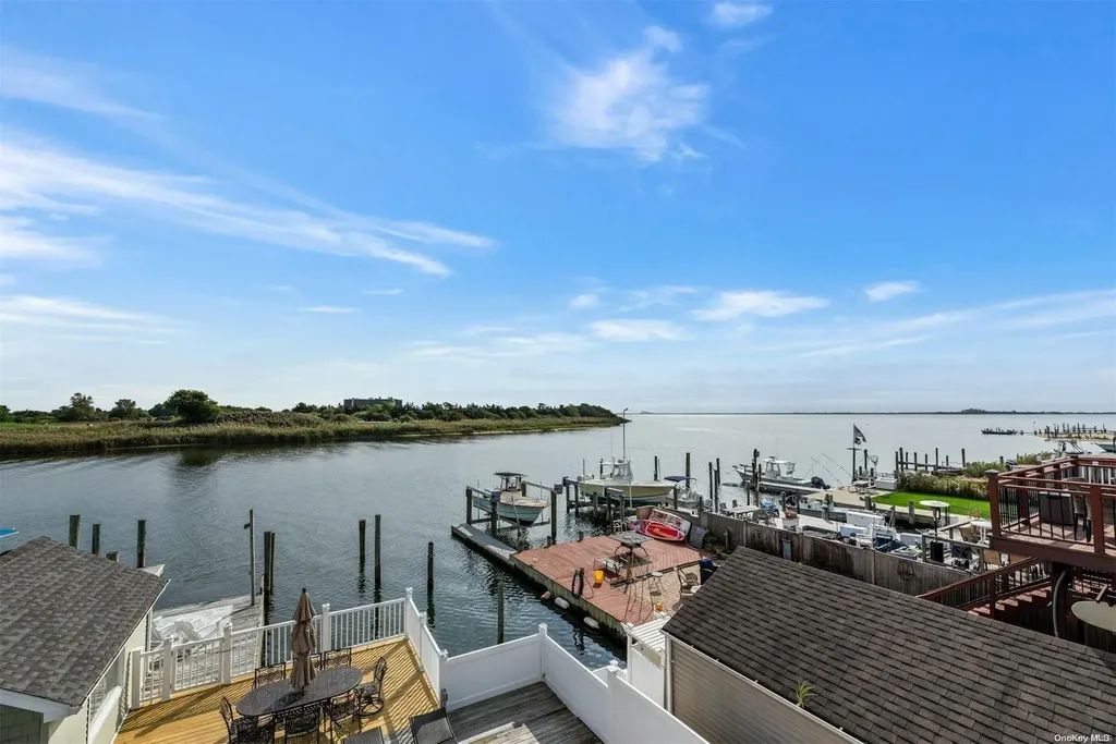 511 Venetian Boulevard Lindenhurst NY 11757