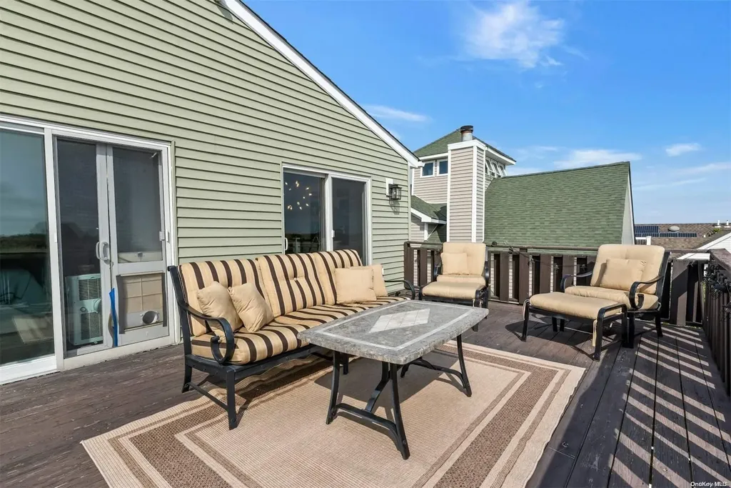 511 Venetian Boulevard Lindenhurst NY 11757