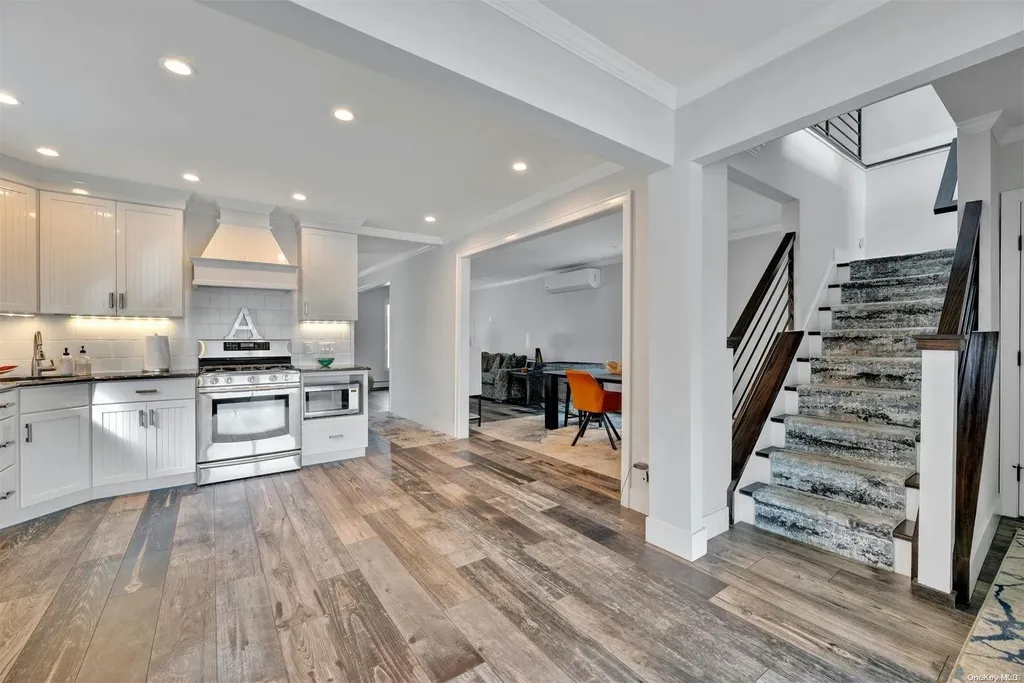 511 Venetian Boulevard Lindenhurst NY 11757